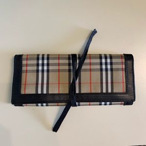 Burberry jewelry holder